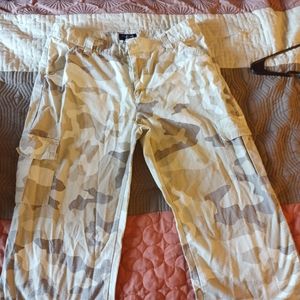 Woman Camouflage pants